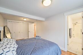 Cute Grand Haven Apartment: Walk Downtown Streets!