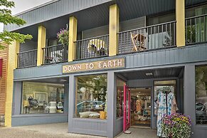 Cute Grand Haven Apartment: Walk Downtown Streets!