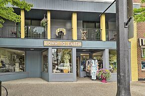 Cute Grand Haven Apartment: Walk Downtown Streets!