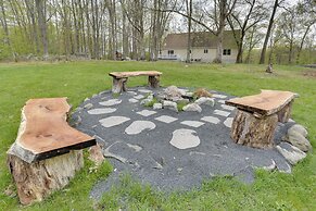 Pet-friendly Grand Pine Bush Retreat on 2 Acres!