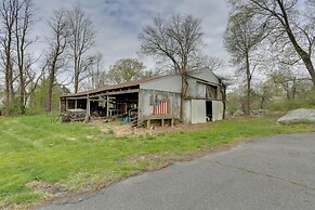 Pet-friendly Grand Pine Bush Retreat on 2 Acres!