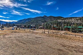 Family-friendly Red River Retreat w/ Deck!