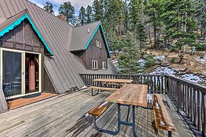 Family-friendly Red River Retreat w/ Deck!