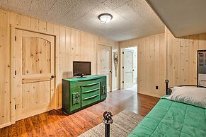 Family-friendly Red River Retreat w/ Deck!