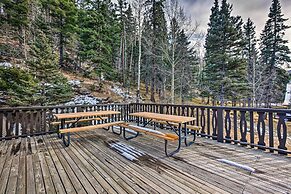 Family-friendly Red River Retreat w/ Deck!