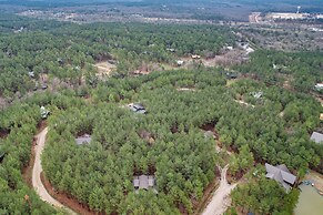 Broken Bow Cabin on 1 Acre w/ Hot Tub & Fire Pit!