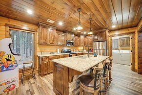 Broken Bow Cabin on 1 Acre w/ Hot Tub & Fire Pit!