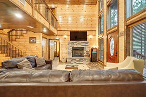 Broken Bow Cabin on 1 Acre w/ Hot Tub & Fire Pit!