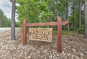 Broken Bow Cabin on 1 Acre w/ Hot Tub & Fire Pit!