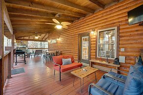 Broken Bow Cabin on 1 Acre w/ Hot Tub & Fire Pit!