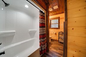 Broken Bow Cabin on 1 Acre w/ Hot Tub & Fire Pit!