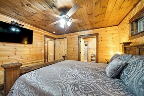 Broken Bow Cabin on 1 Acre w/ Hot Tub & Fire Pit!