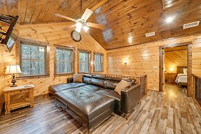 Broken Bow Cabin on 1 Acre w/ Hot Tub & Fire Pit!