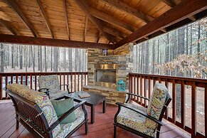 Broken Bow Cabin on 1 Acre w/ Hot Tub & Fire Pit!
