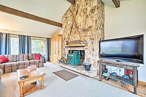 Family Winter Retreat w/ Hot Tub: 14 Mi to Slopes!