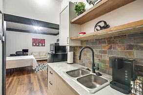 Modern Greenwood Studio < 1 Mi to Downtown!