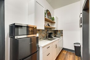Modern Greenwood Studio < 1 Mi to Downtown!
