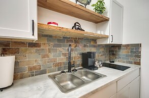 Modern Greenwood Studio < 1 Mi to Downtown!
