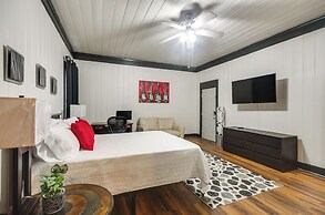 Modern Greenwood Studio < 1 Mi to Downtown!