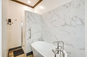 Modern Greenwood Studio < 1 Mi to Downtown!