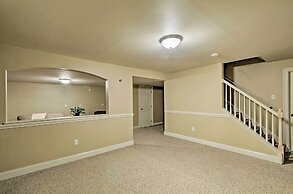 Family Home w/ Wifi, 14 Mi to Dutch Wonderland!