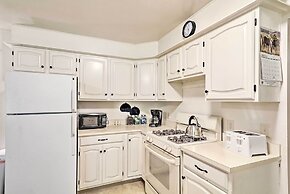 Family Home w/ Wifi, 14 Mi to Dutch Wonderland!