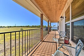 Dog-friendly Apartment ~ 32 Mi to Fort Worth!