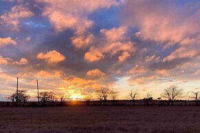 Dog-friendly Apartment ~ 32 Mi to Fort Worth!