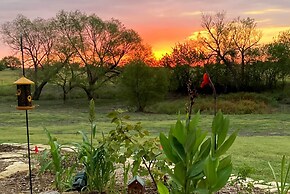 Dog-friendly Apartment ~ 32 Mi to Fort Worth!