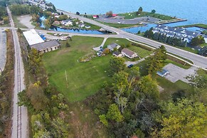 Cozy Tawas City Home w/ Views of Lake Huron!