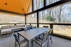 Screened Porch & On-site Trails: Glenville Cottage