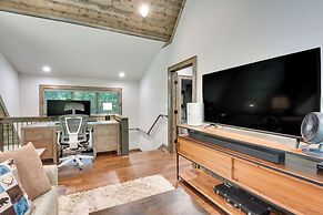 Screened Porch & On-site Trails: Glenville Cottage