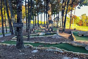 Screened Porch & On-site Trails: Glenville Cottage