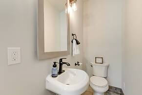 Screened Porch & On-site Trails: Glenville Cottage