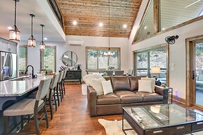 Screened Porch & On-site Trails: Glenville Cottage