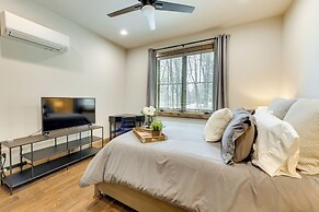 Screened Porch & On-site Trails: Glenville Cottage