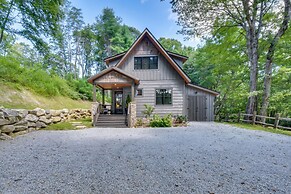 Screened Porch & On-site Trails: Glenville Cottage