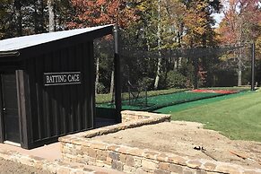 Screened Porch & On-site Trails: Glenville Cottage