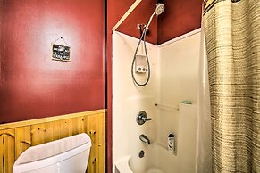 11 Mi to Calaboose Cellars: Marble Cabin w/ Deck!