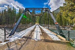 Modern Riverfront Home: 6 Mi to Big Sky Town!