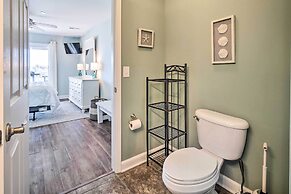 Oak Island Condo - Walk to the Beach!