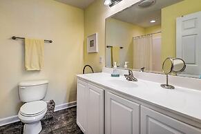 Oak Island Condo - Walk to the Beach!