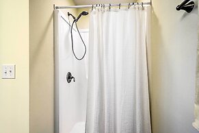 Oak Island Condo - Walk to the Beach!