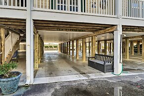 Oak Island Condo - Walk to the Beach!