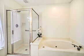 Pet-friendly Houston Rental w/ Private Patio!