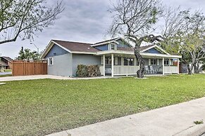 Patio & Balcony: Gulf Coast Retreat in Brownsville
