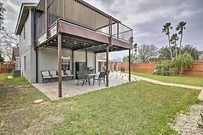 Patio & Balcony: Gulf Coast Retreat in Brownsville