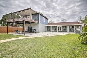 Patio & Balcony: Gulf Coast Retreat in Brownsville