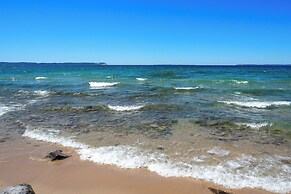 Spacious Lake Leelanau Home on Lake Michigan!