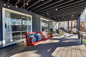 Deck, Fire Pit & Grill: Lakefront Oklahoma Abode